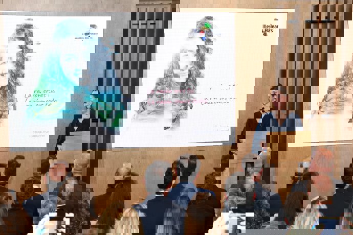 La presidenta del Govern, Marga Prohens, en Fitur 2025.