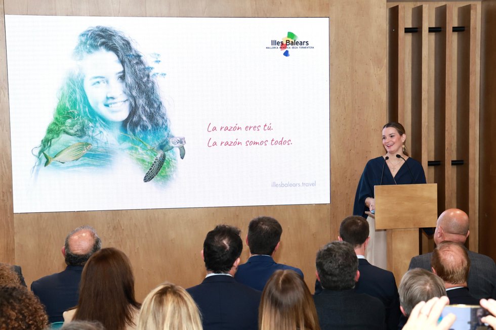 La presidenta del Govern, Marga Prohens, en Fitur 2025.