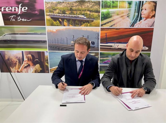 Firma del acuerdo entre las Edades del Hombre y Renfe