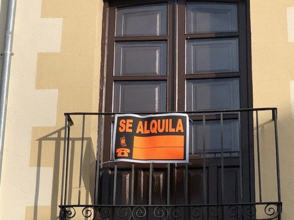 Archivo - Cartel de 'Se alquila'