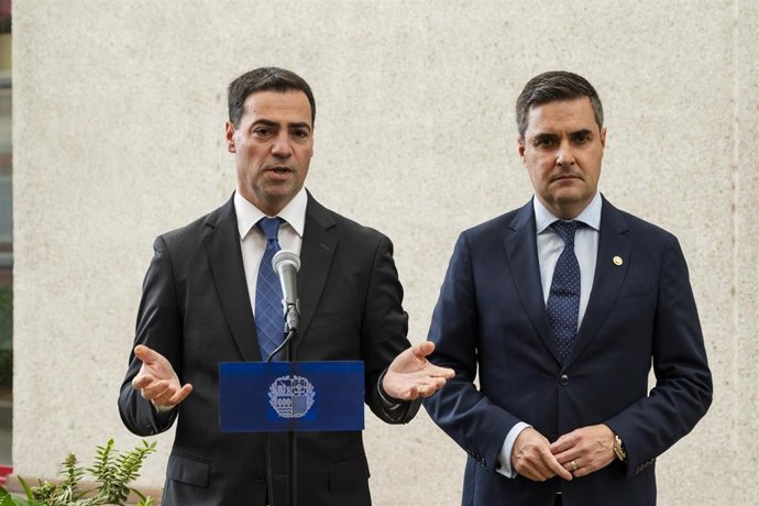 El Lehendakari, Imanol Pradales, y el consejero de Industria, Mikel Jauregi
