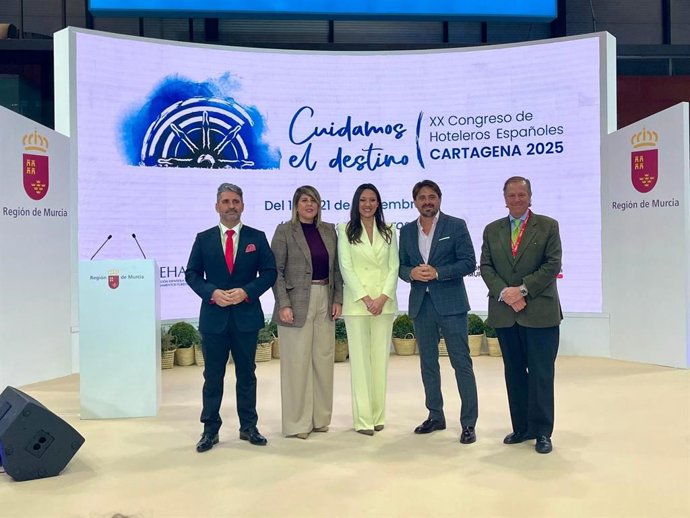 Participantes en la presentación de XX Congreso de Hoteleros de España que se celebrará en Cartagena.