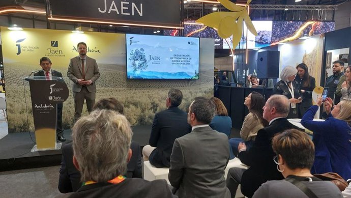 Reyes durante el acto en Fitur de promoción de la gastronomía de Sierra Morena