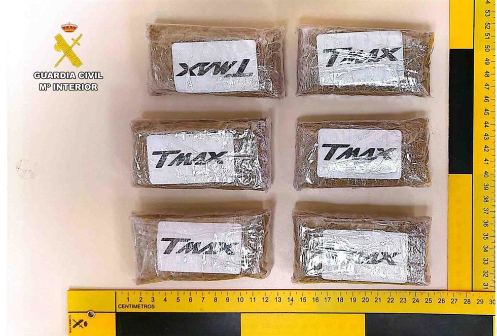 Tabletas de hachís intervenidas por la Guardia Civil.