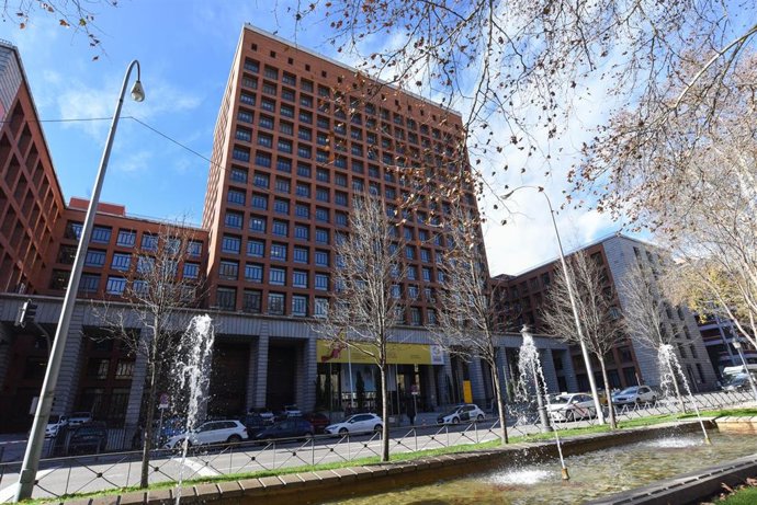 Archivo - Fachada de la sede del Ministerio de Sanidad, a 5 de enero de 2024, en Madrid (España). La Casa Sindical es un edificio ubicado en el Paseo del Prado en Madrid. Es la sede tradicional del Ministerio de Sanidad. Recientemente, también alberga al 