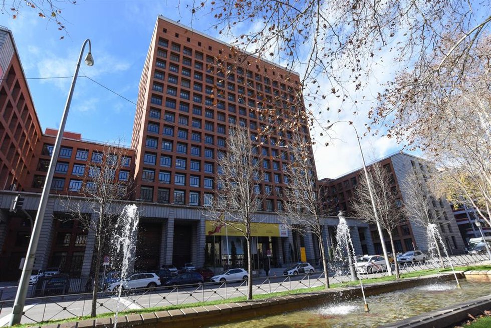 Archivo - Fachada de la sede del Ministerio de Sanidad, a 5 de enero de 2024, en Madrid (España). La Casa Sindical es un edificio ubicado en el Paseo del Prado en Madrid. Es la sede tradicional del Ministerio de Sanidad. Recientemente, también alberga a