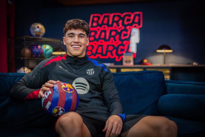 El jugador del FC Barcelona Pau Cubarsí en una entrevista para Barça One