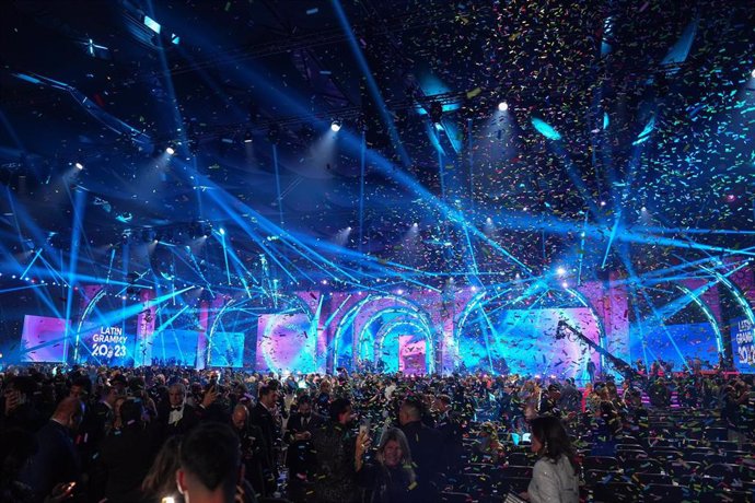 Archivo - Final de la gala de entrega de los Latin Grammy 2023, en el Palacio de Congresos de Sevilla.