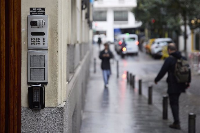 Archivo - Telefonillo de un bloque de viviendas.