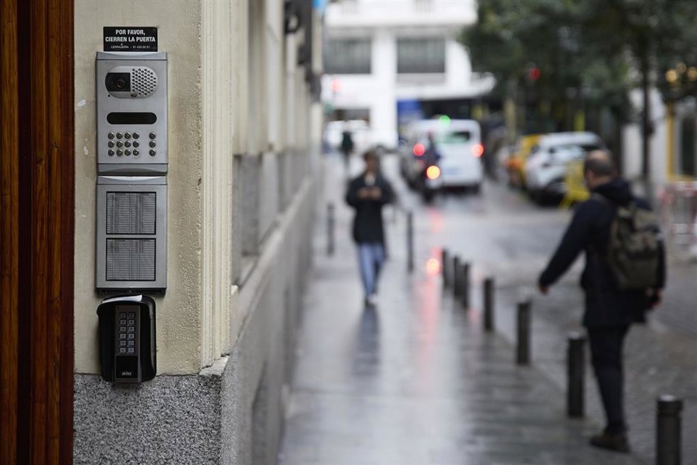 Archivo - Telefonillo de un bloque de viviendas.