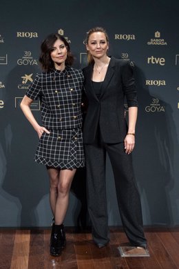 Las presentadoras de los Premios Goya 2025 y actrices, Maribel Verdú y Leonor Watling, atienden a los medios a dos semanas de la gala de los Goya 2025, en la Academia de Cine, a 22 de enero de 2025, en Madrid (España). La ceremonia de entrega de la 39 edi