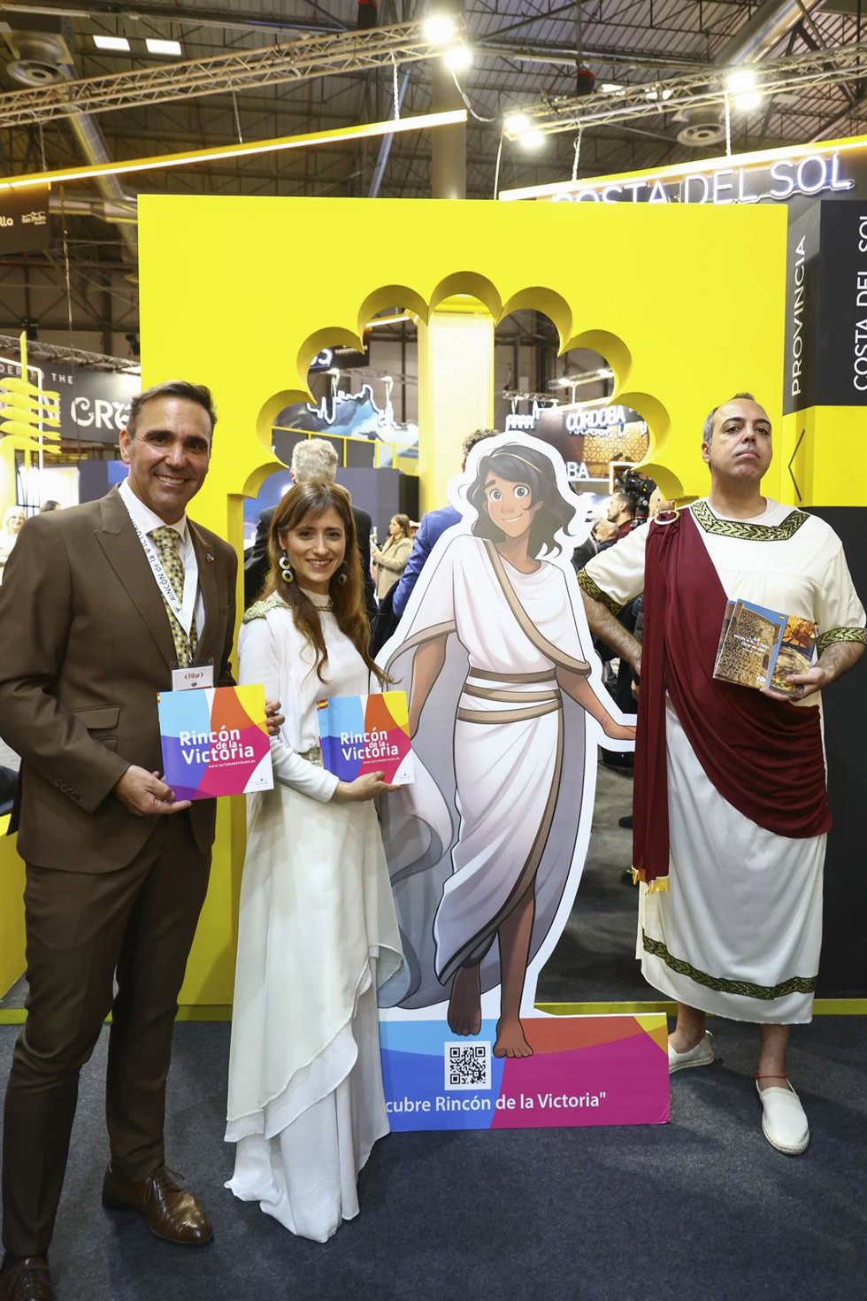 Rincón de la Victoria promociona sus rutas gamificadas y recursos turísticos en Fitur con el concurso #DescubreRincon.