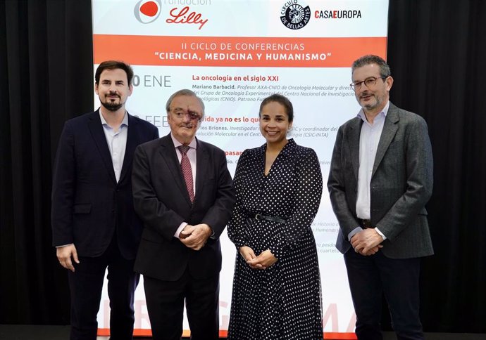 El director del Grupo de Oncología Experimental del Centro Nacional de Investigaciones Oncológicas (CNIO), Mariano Barbacid, durante la inauguración del II Ciclo de Conferencias CIENCIA, MEDICINA Y HUMANISMO.