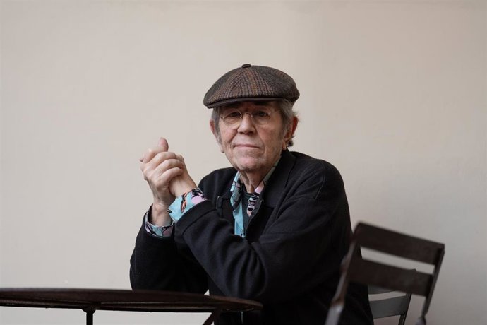 El compositor y guitarrista Quico Pi de la Serra durante un almuerzo de prensa por el concierto inaugural en el festival Barnasants, a 22 de enero de 2025, en Barcelona