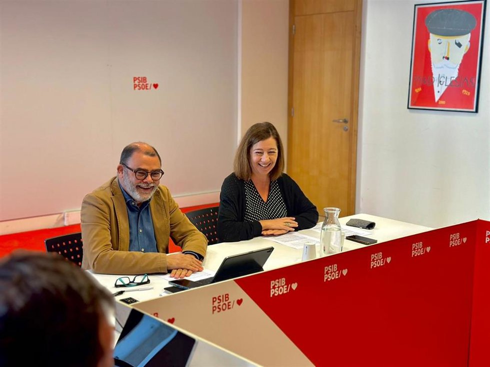Archivo - El secretario de Organización del PSIB, Cosme Bonet, y la secretaria general del PSIB, Francina Armengol.
