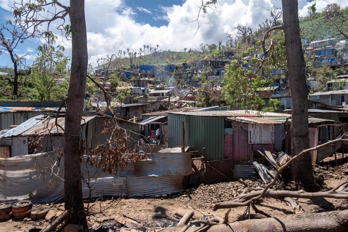 Devastación tras el paso del ciclón 'Chido' en Mayotte