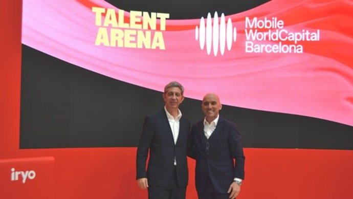 El director general de Mobile World Capital Barcelona, Francesc Fajula , i el CEO d'Iryo, Simone Gorini, durant la presentació de l'aliança