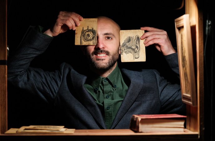 Teatre Arniches ofrece 'Entrañas' y el circo 'Rube' para todos los públicos este fin de semana.