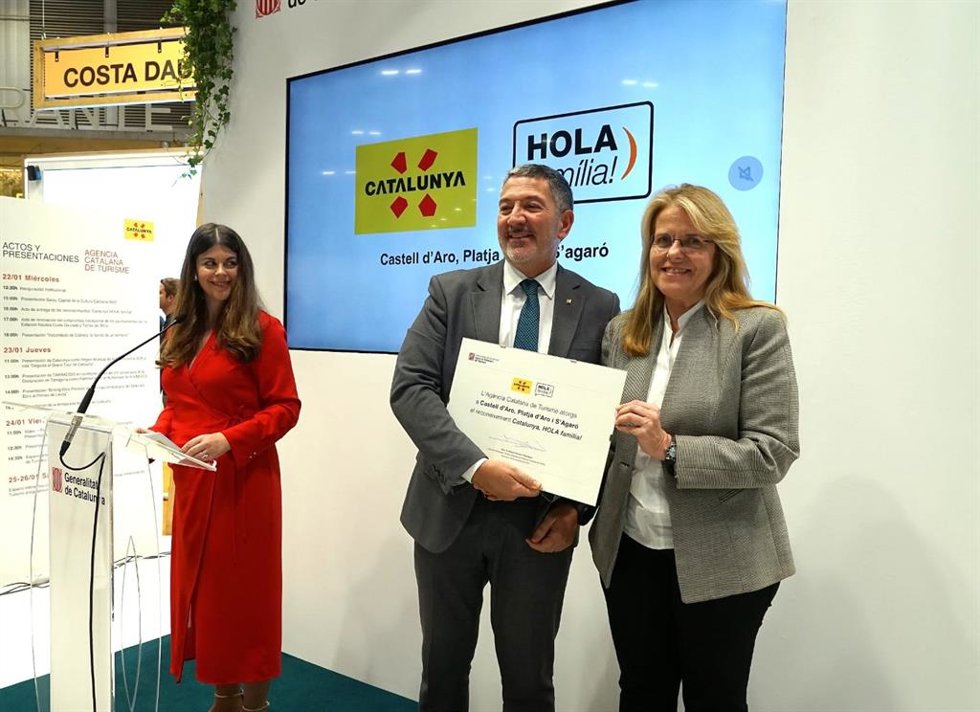 El conseller de Empresa y Trabajo de la Generalitat, Miquel Smper, y la primera teniente de alcalde y concejala de Turismo, Promoción Económica, Empresa y Ocupación de Castell d'Aro, Platja d'Aro y S'Agaró, Imma Gelabert