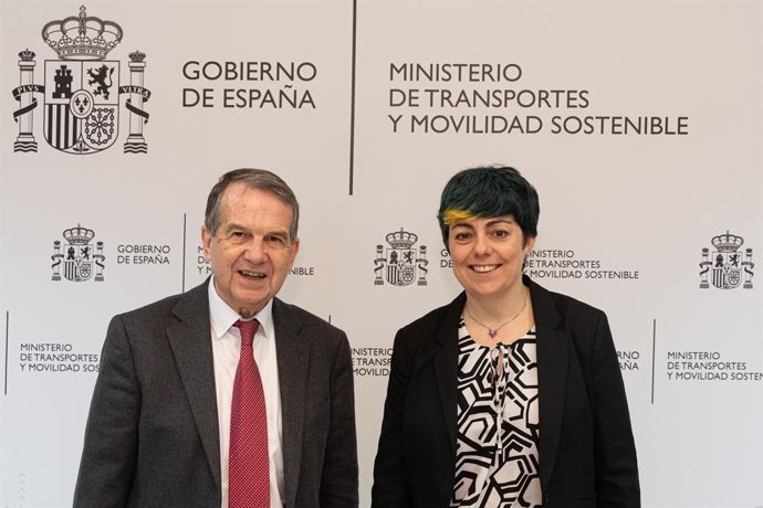 El alcalde de Vigo, Abel Caballero, y la secretaria de Estado de Transporte Terrestre, Marta Serrano.