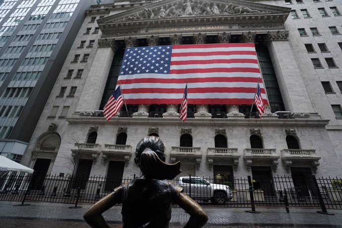 Archivo - 03 April 2020, US, New York: A general view of the facade of the New York Stock Exchange as stocks fall after the US reports job losses in March and on coronavirus fears. Photo: Bryan Smith/ZUMA Wire/dpa