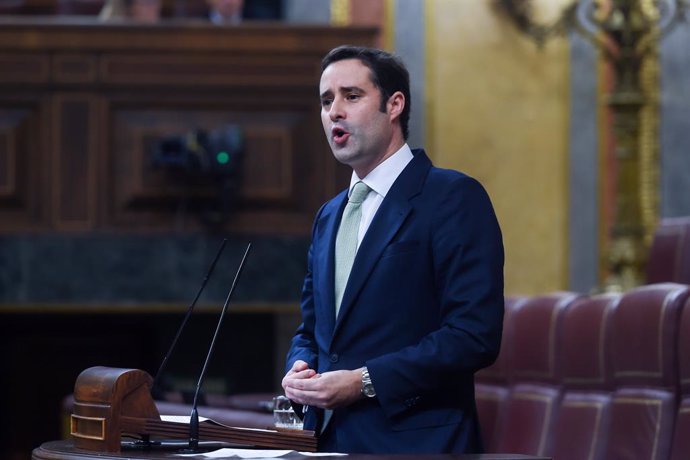 Archivo - El diputado de Vox Ignacio Hoces interviene durante un pleno en el Congreso de los Diputados, a 29 de octubre de 2024, en Madrid (España). El Congreso debate y vota hoy la toma en consideración de dos iniciativas legislativas: la Proposición de 