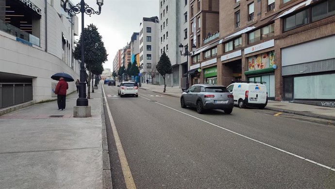 Archivo - Tráfico en Oviedo