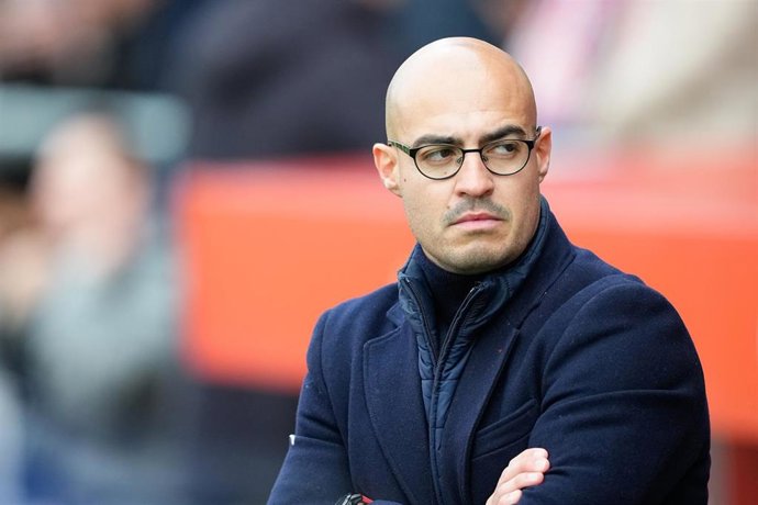 Victor Martin Alba, head coach of Atletico de Madrid, looks on during the Spanish Women League, Liga F, football match played between Atletico de Madrid and Real Madrid at Centro Deportivo Wanda Alcala de Henares on January 05, 2025, in Madrid, Spain.