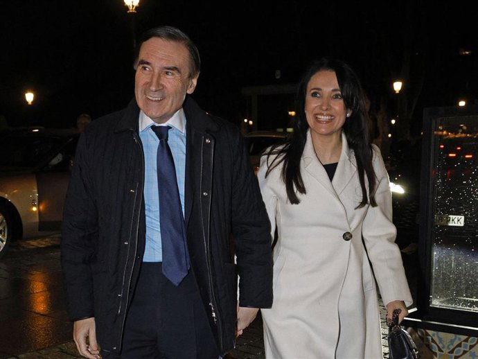 Pedro J. Ramírez y Cruz Sánchez Lara llegan al Teatro Real para asistir al estreno de la ópera "Eugenio Oneguin"