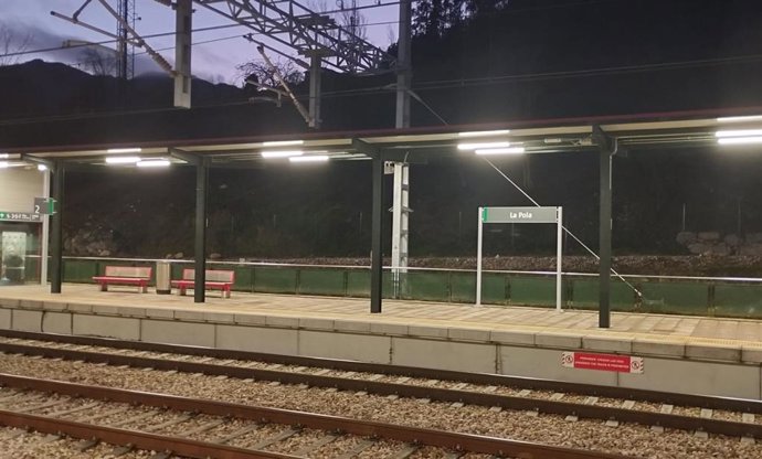 Archivo - Estación de tren de Pola de Lena