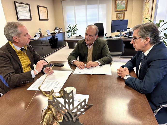 Caja Rural de Extremadura y Fedexcaza renuevan su colaboración