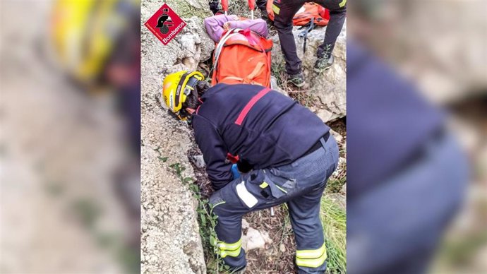 Rescatada una senderista tras lesionarse la rodilla y golpearse la cabeza en Sella (Alicante).