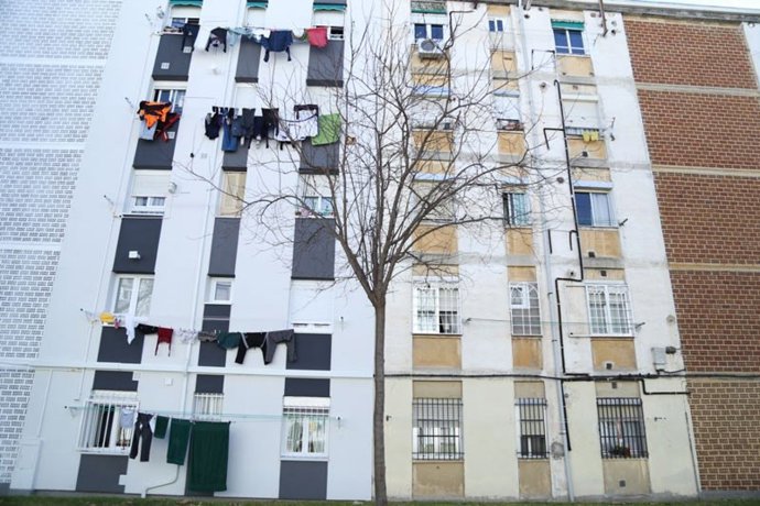 Archivo - Bloque de pisos en Alcorcón.