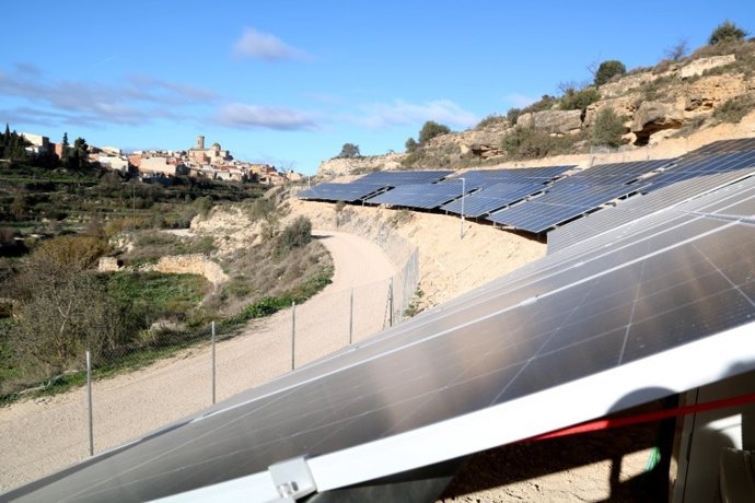 Placas fotovoltaicas de Endesa cerca de Batea (Tarragona).
