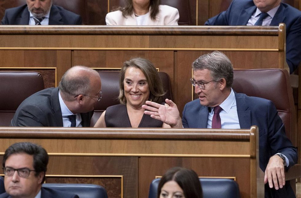 Archivo - (I-D) El portavoz del PP en el Congreso, Miguel Tellado, la secretaria general del PP, Cuca Gamarra, y el presidente del Partido Popular, Alberto Núñez Feijóo, durante una sesión de control al Gobierno