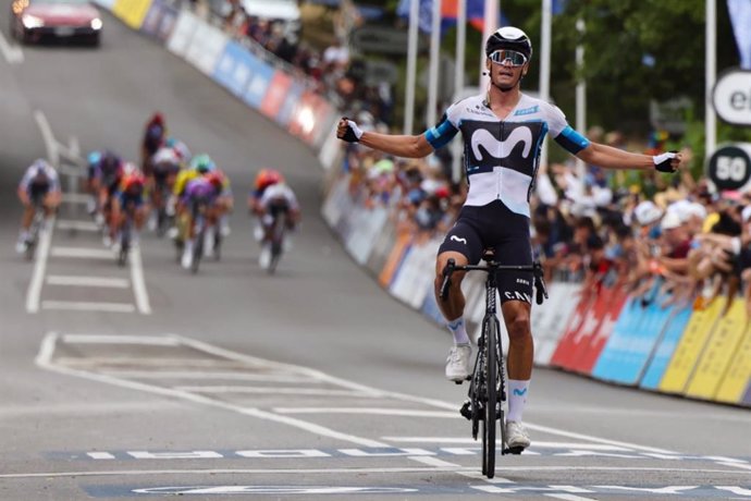 El ciclista español Javier Romo gana la tercera etapa y lidera el Tour Down Under australiano