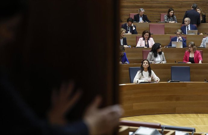 Archivo - La consellera de Hacienda, Ruth Merino, interviene durante un pleno en Les Corts