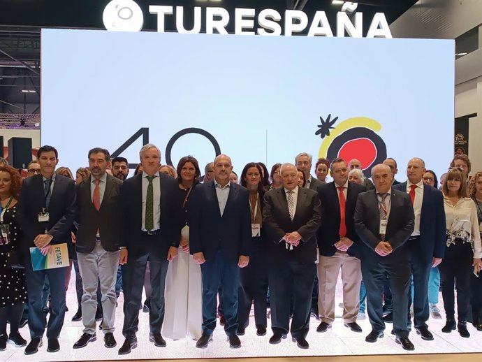 Las patronales CEAV, UNAV, Acave y Fetave en el stand de Turespaña de Fitur 2025.