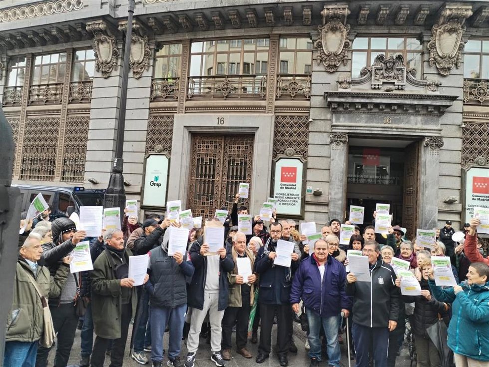 Vecinos de la Cañada presentan 350 firmas en la Consejería de Medio Ambiente para exigir que vuelva