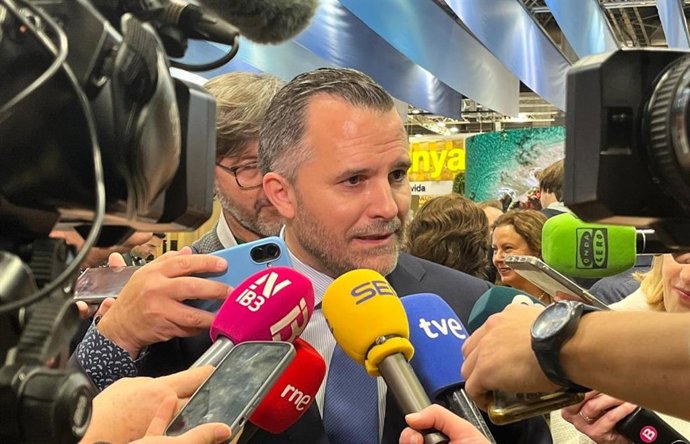 El presidente de la Federación Empresarial Hotelera de Mallorca (FEHM), Javier Vich, en Fitur 2025, en Madrid.