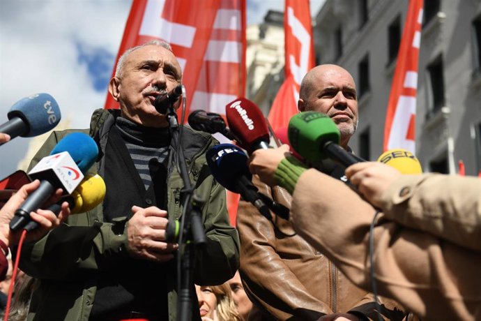 Archivo - El secretario general de UGT, Pepe Álvarez, y el de CCOO, Unai Sordo. 