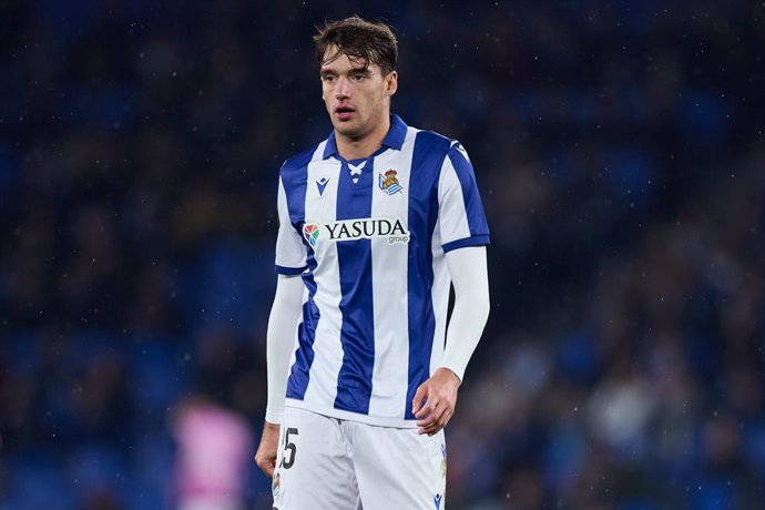 Archivo - Urko Gonzalez de Zarate of Real Sociedad looks on during the Europa League match between Real Sociedad and Dynamo Kyiv at Reale Arena on December 12, 2024, in San Sebastian, Spain.