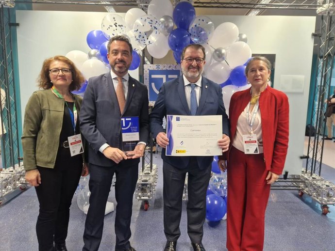 El alcalde de Carmona recoge el reconocimiento en Fitur