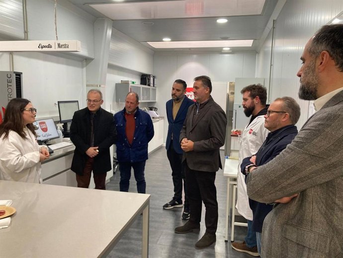 Visita del PP a la empresa United Caro en Baza