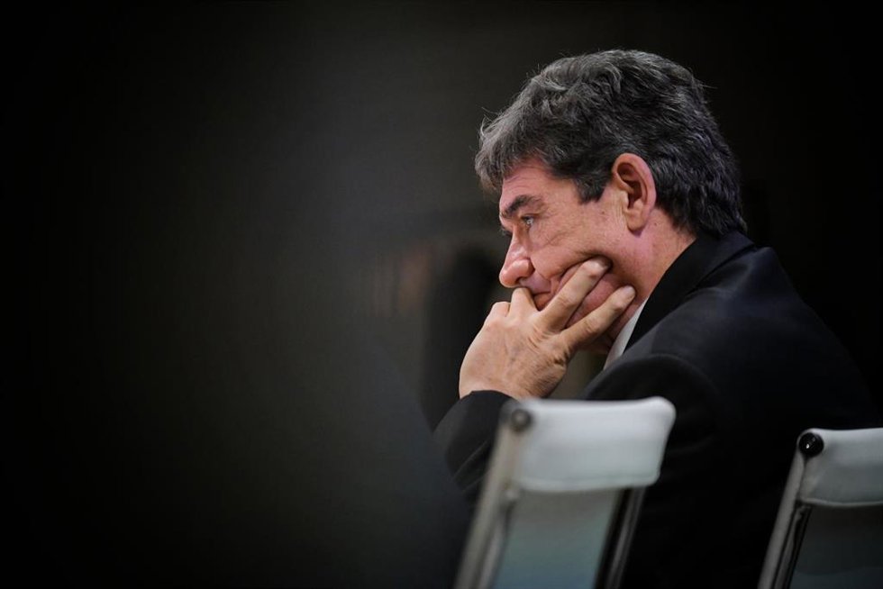 Archivo - El gobernador del Banco de España, José Luis Escrivá, durante las jornadas de Información Macroeconómica 2024, organizadas por la Asociación de Periodistas de Información Económica (APIE), en el Auditorio Allen & Overy, a 20 de noviembre de 20