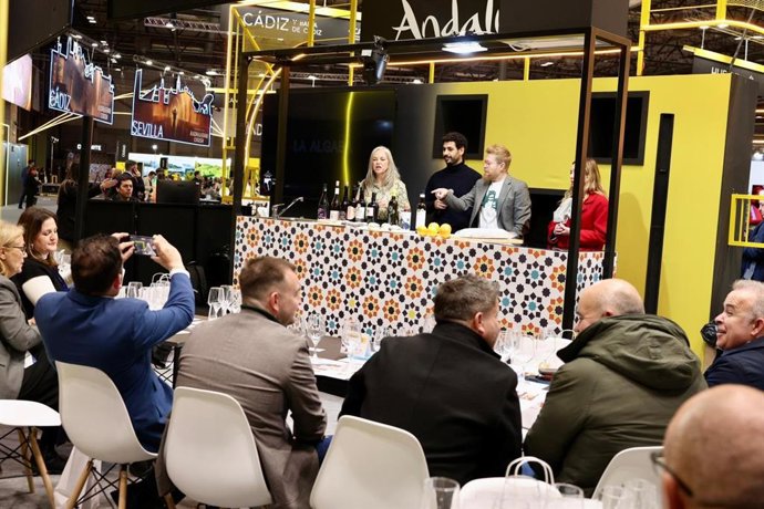 Isla Mayor y La Algaba valoran su gastronomía con dos showcooking en Fitur.