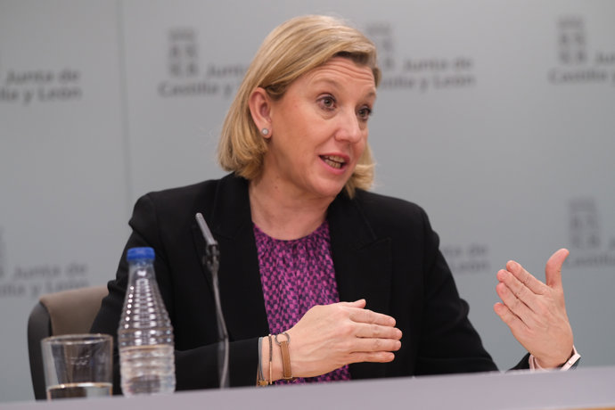 La vicepresidenta de la Junta y consejera de Familia, Isabel Blanco Llamas,  en la rueda de prensa posterior al Consejo de Gobierno.