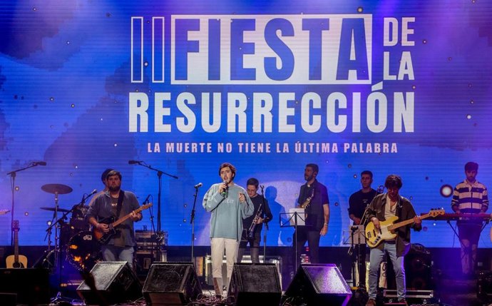 Archivo - Hakuna Group Music actúa durante la segunda edición de la Fiesta de la Resurrección, en la plaza de Cibeles, a 6 de abril de 2024, en Madrid (España).