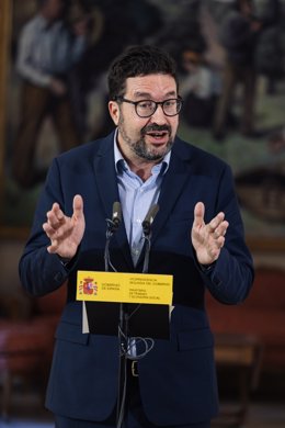 Archivo - El secretario de Estado de Trabajo, Joaquín Pérez Rey, ofrece una rueda de prensa tras la reunión con los agentes sociales para comunicarles el importe del SMI de 2024, a 12 de enero de 2024, en Madrid (España). El Ministerio de Trabajo ha acord