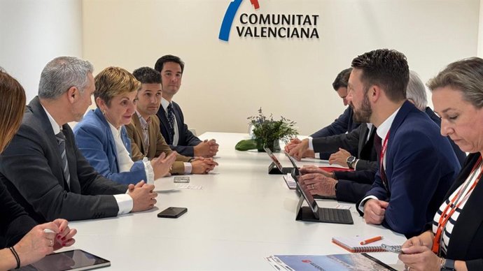 Reunió en Fitur amb aerolínies